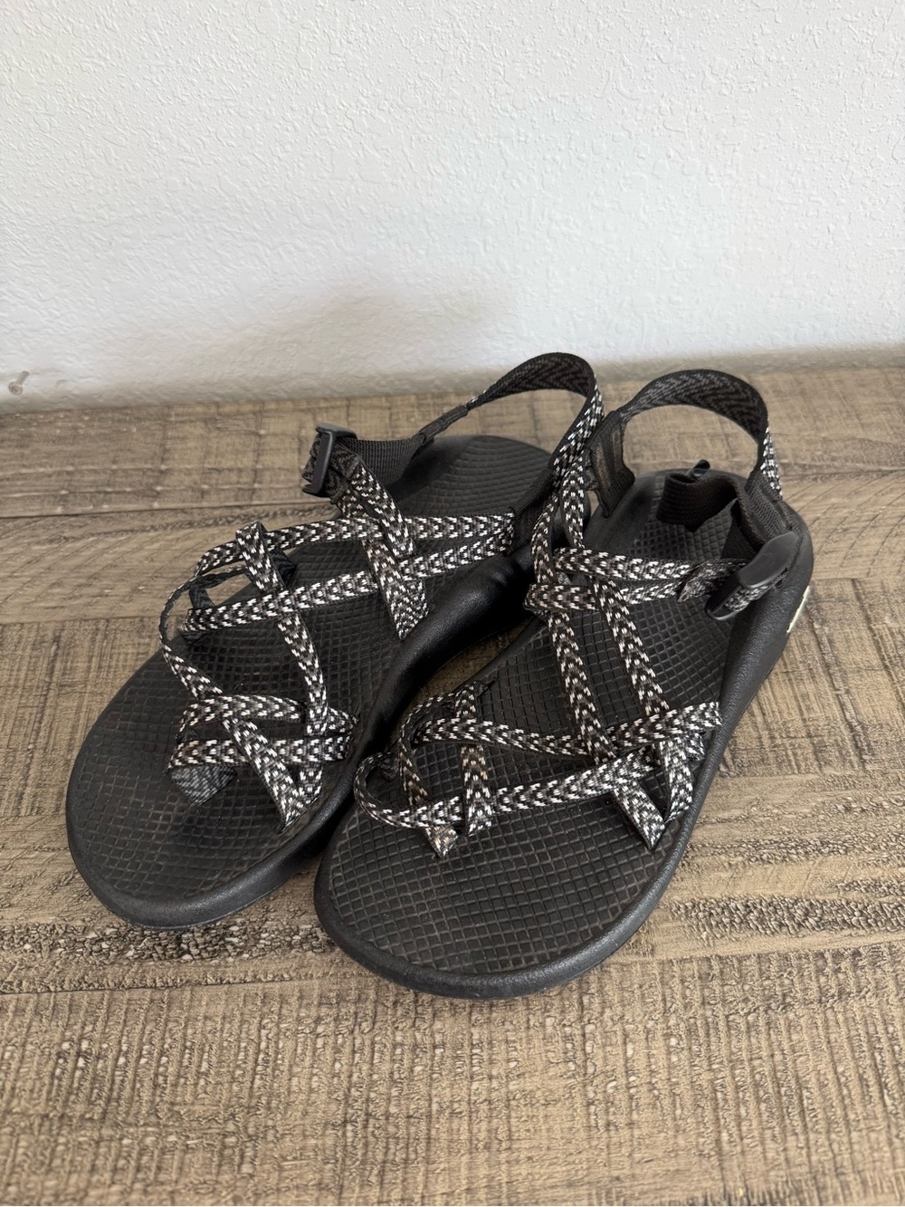 Chaco Women ZX/2 Dual Adjustable Strap Sandals Size 8 Black White Waterproof
